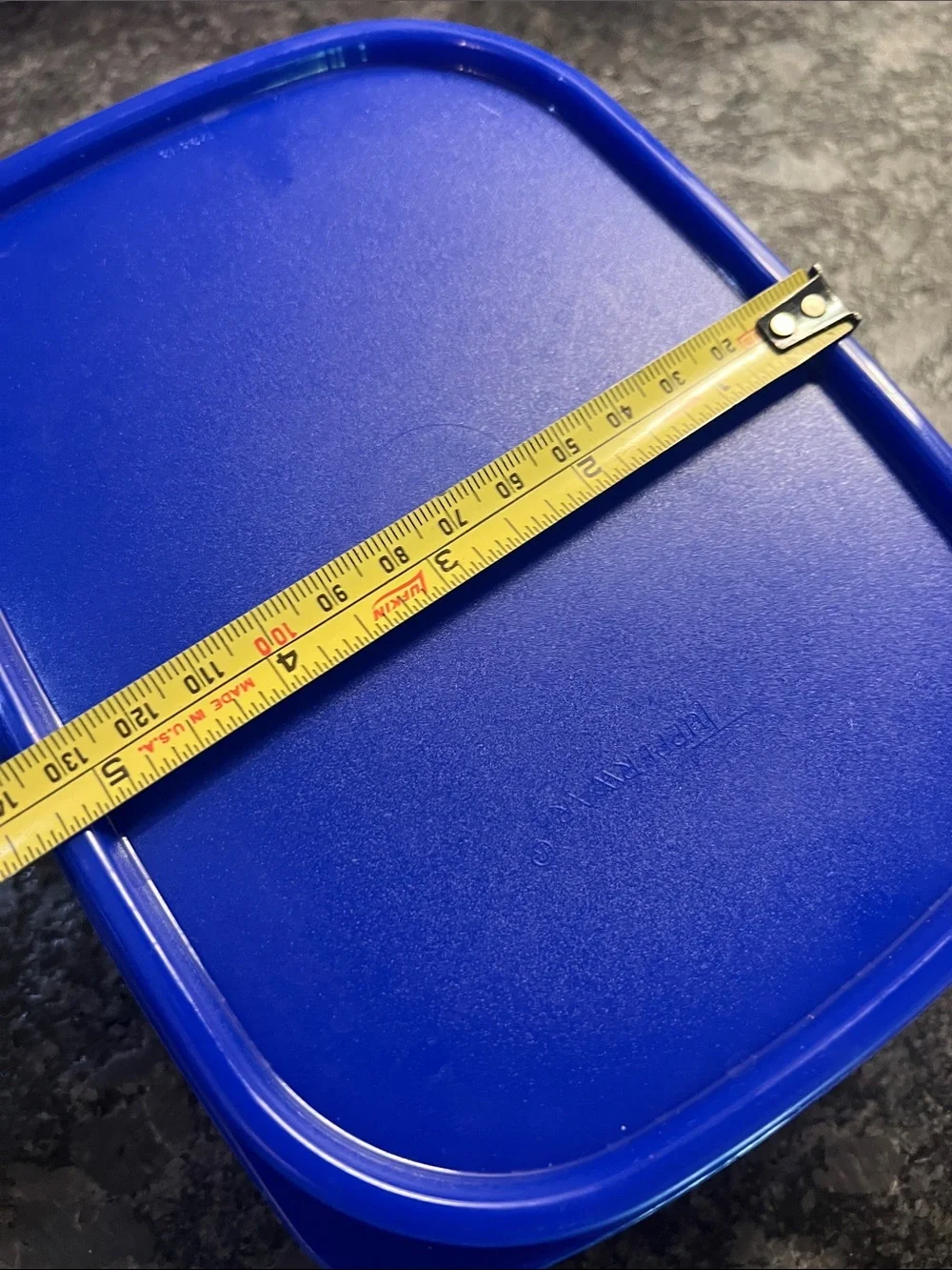Tupperware image features
